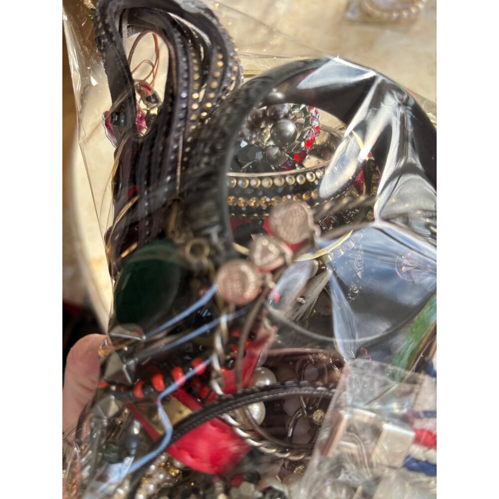 4.1 pounds Mixed Jewelry Lot With Beaded Necklaces Bracelets & Earrings Assortme - Picture 10 of 14
